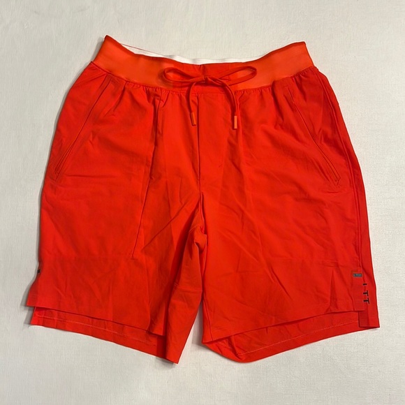 47. NWOT Mens Lululemon License to Train Linerless Short Autumn Red - Picture 2 of 6